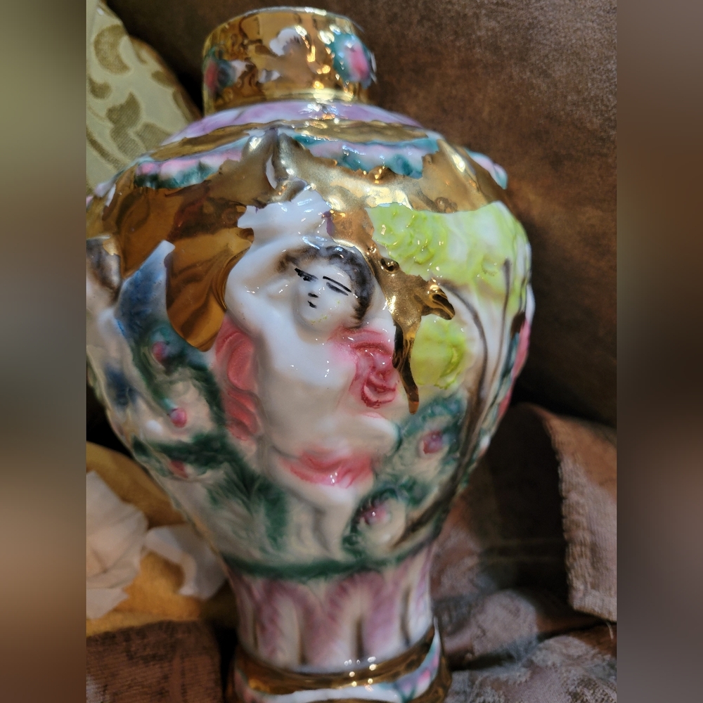Capadimonte Vase - Picture 2 of 4